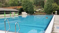 Neuwaldegger Bad am Waldrand