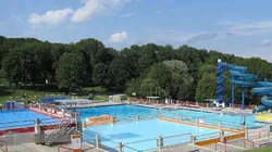 Schafbergbad: Blick zu den Schwimmbecken (c) Gryffindor