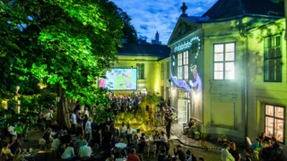 dotdotdot 2025 Open Air Kurzfilmfestival | © Kollektiv Fischka/Kramar © Volkskundemuseum Wien