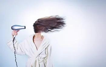 Haare richtig trocknen und föhnen