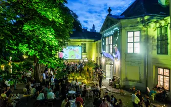 dotdotdot 2025 Open Air Kurzfilmfestival | © Kollektiv Fischka/Kramar © Volkskundemuseum Wien