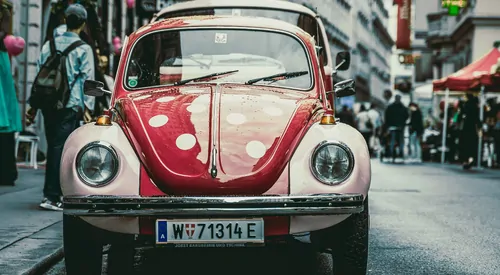 Foto von Hrayr Movsisyan on Unsplash - Verkehr in Wien