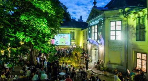 dotdotdot 2025 Open Air Kurzfilmfestival | © Kollektiv Fischka/Kramar © Volkskundemuseum Wien