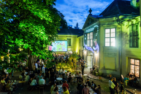dotdotdot 2022 Open Air Kurzfilmfestival | © Kollektiv Fischka/Kramar © Volkskundemuseum Wien